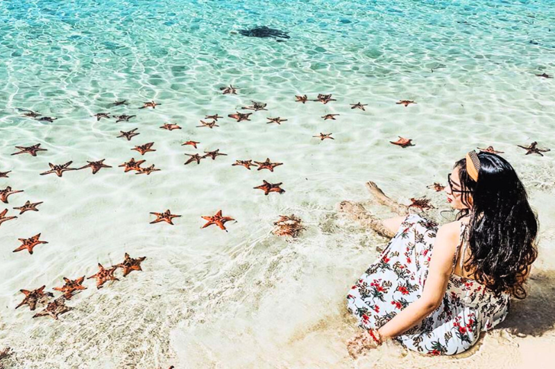 Visitors check-in at Bai Sao beach